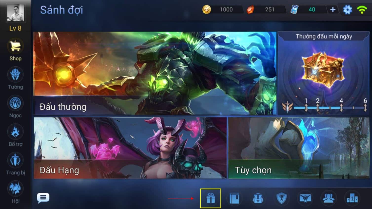 Đăng nhập vào game, chọn biểu tượng Hộp Quà ở thanh phía dưới