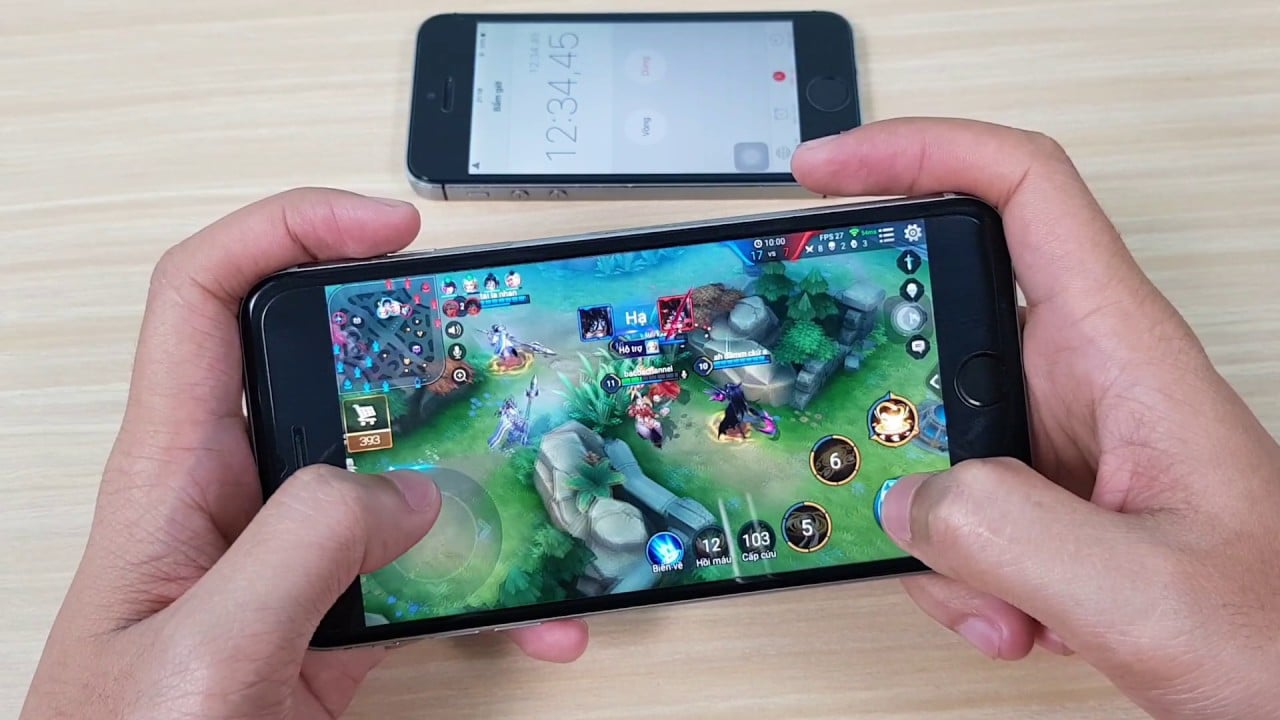 Hình đang chơi và cày game Liên Quân