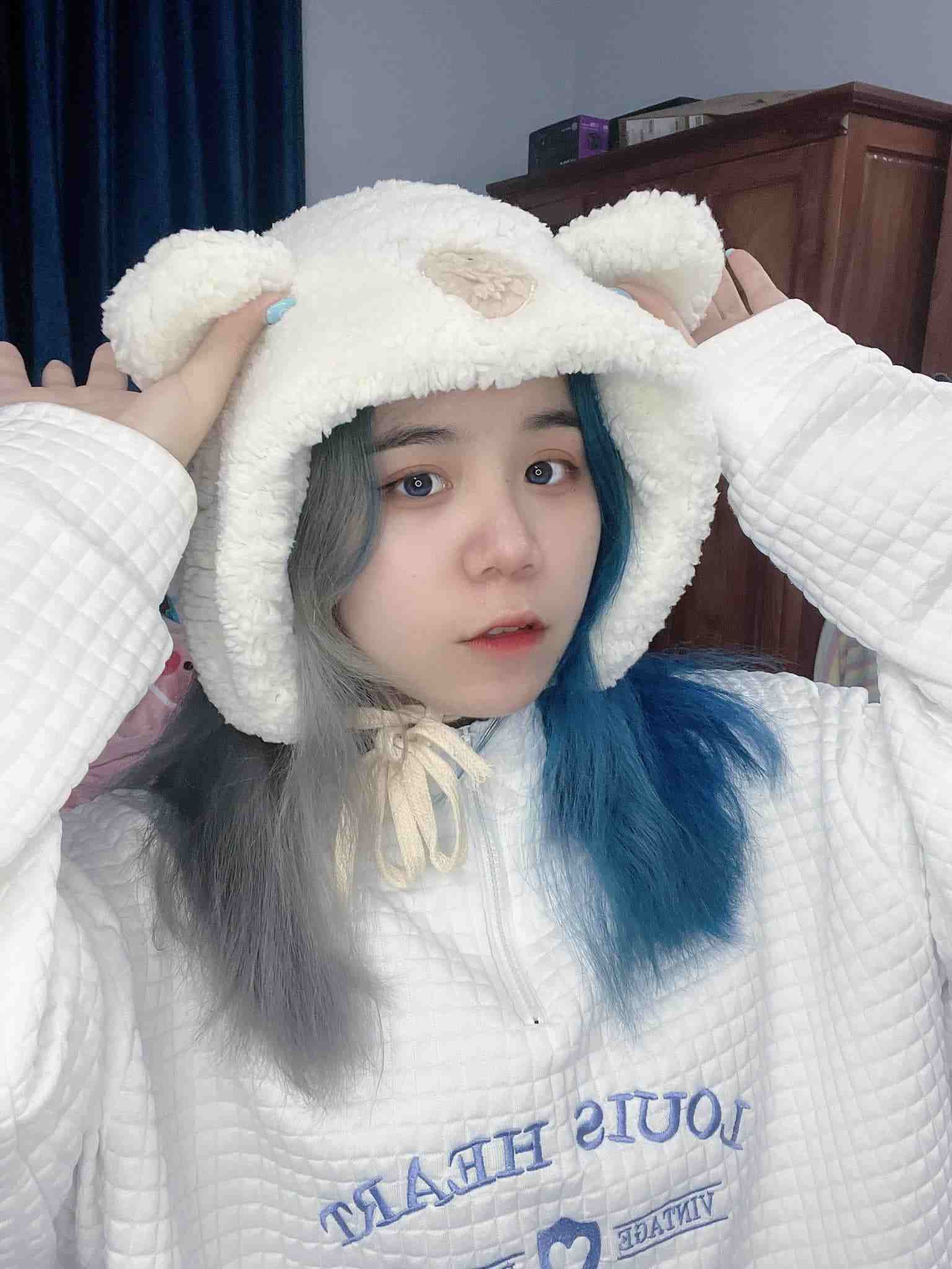 Hình Simmy Ngoài Đời Cute