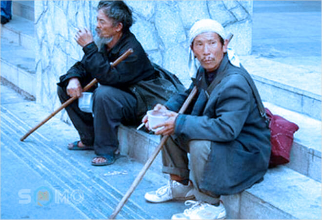 mơ thấy ăn mày đánh con gì