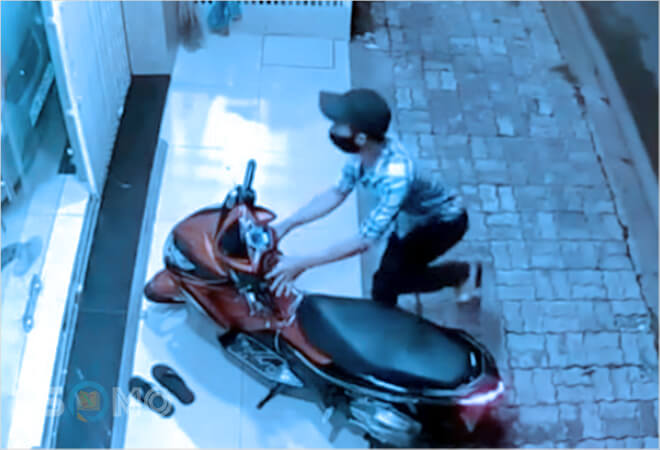 mơ thấy ăn trộm xe máy đánh con gì