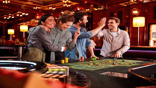 Tại đây rất nhiều game bài rút tiền uy tín được cập nhật mới liên tục như: baccarat, roulette, poker, blackjack, tiến lên, sâm lốc, phỏm tá lả. Hãy đến SUNWIN game bài trực tuyến để biết thêm thông tin nhé .