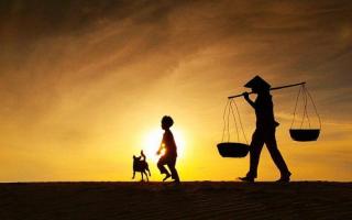 Bài văn, đoạn văn phân tích bài thơ Lời má năm xưa (Ngữ văn 10) hay nhất
