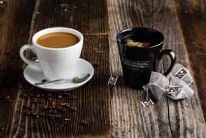 Lý do uống cà phê tốt hơn trà vào buổi sáng