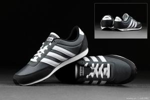 Cách giúp bạn phân biệt giày Adidas chính hãng và fake dễ dàng