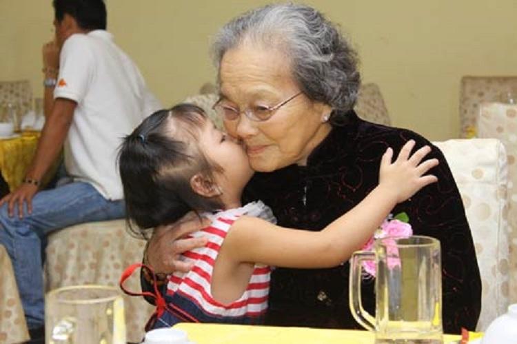 Bà đã nuôi dưỡng tâm hồn em.