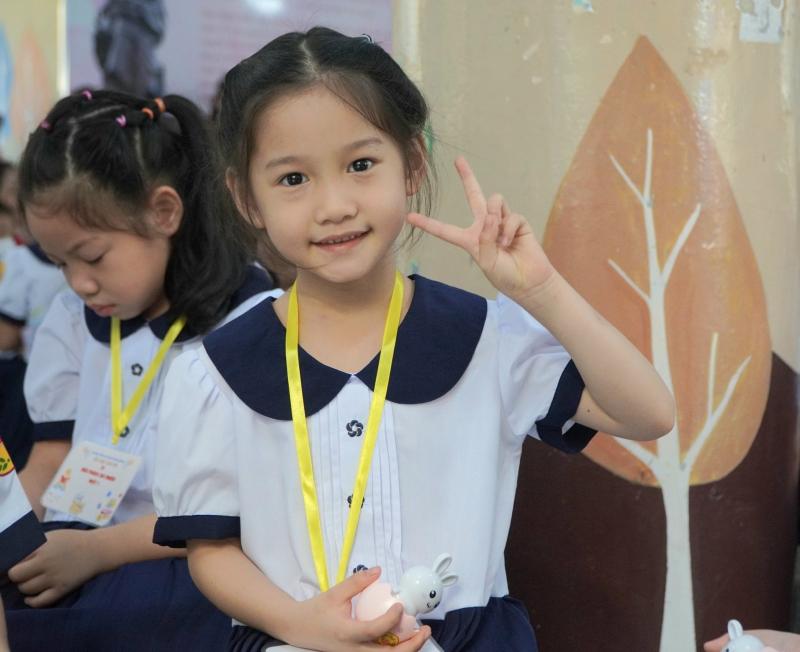 Bài văn viết về cách thể hiện bản thân trong môi trường học đường số 8