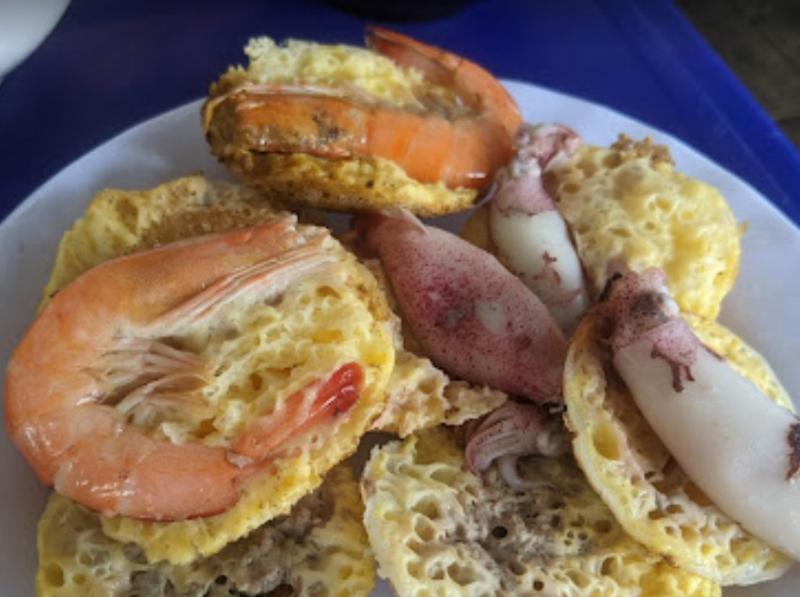 Bánh căn và bánh xèo Cô Tư