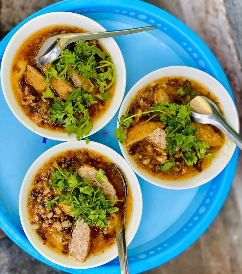 Bánh đúc nóng 28 Hàng Bè