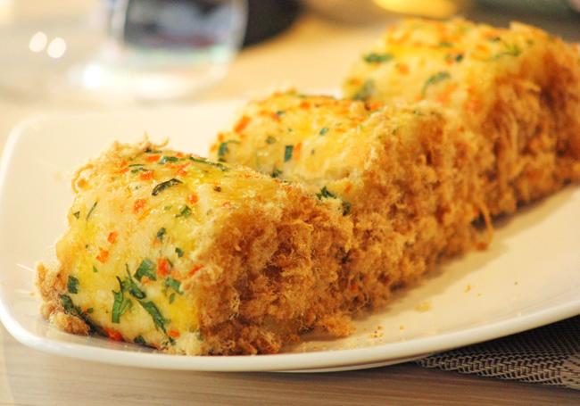 Bánh mì cuộn ruốc