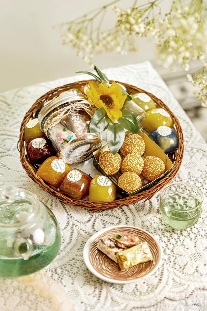 Cửa hàng bánh Gia Trịnh với các loại bánh đẹp mắt và chỉn chu.