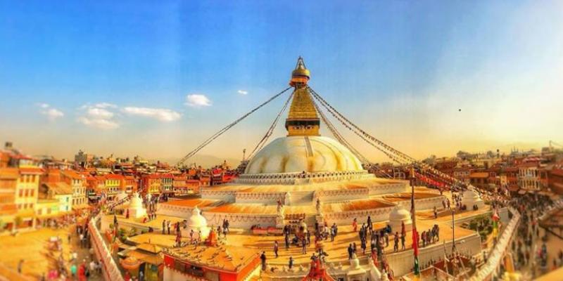 Đỉnh bảo tháp Boudhanath có biểu trưng là đôi mắt trí tuệ