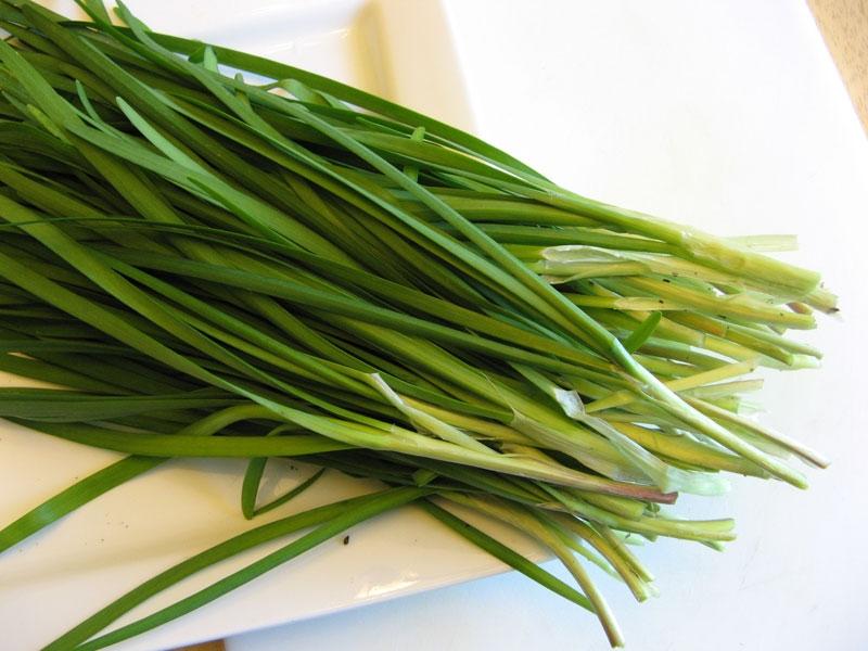Lá hẹ giúp ngăn ngừa tình trạng sốt khi mọc răng