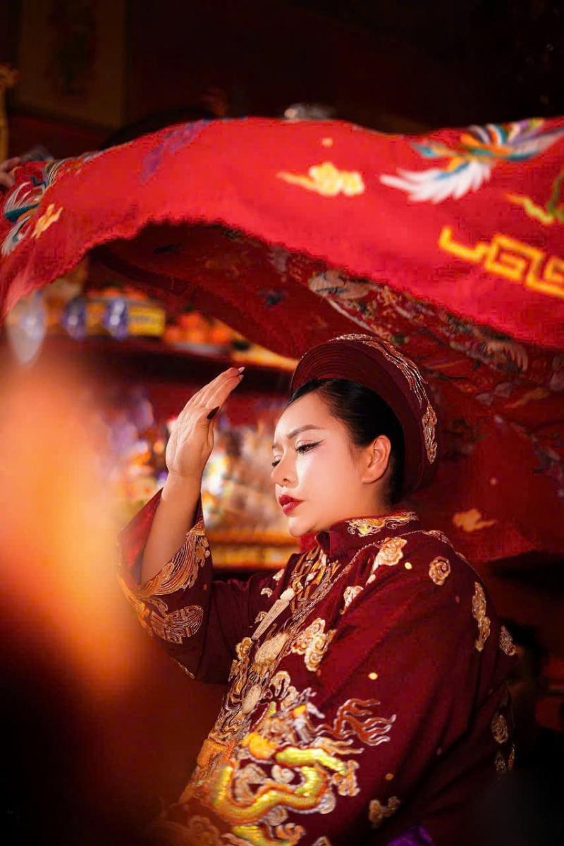 Cô Hằng Thiên