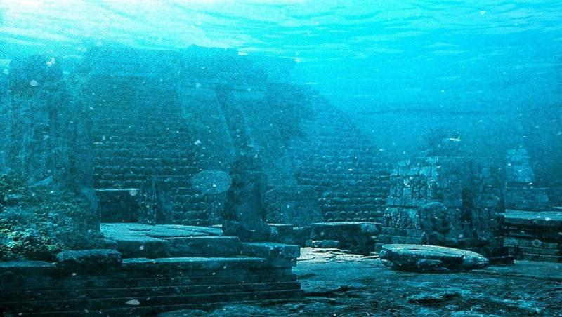 Đài tưởng niệm Yonaguni dưới đáy biển