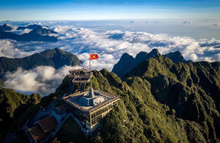 Đỉnh Fanxipang - nóc nhà Đông Dương