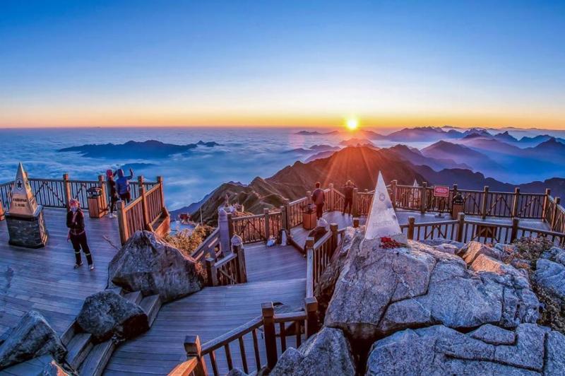 Đỉnh núi Fansipan - Lào Cai