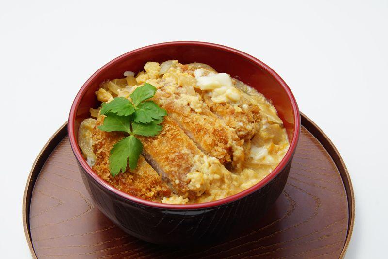 oyakodon( cơm với thịt gà và trứng)