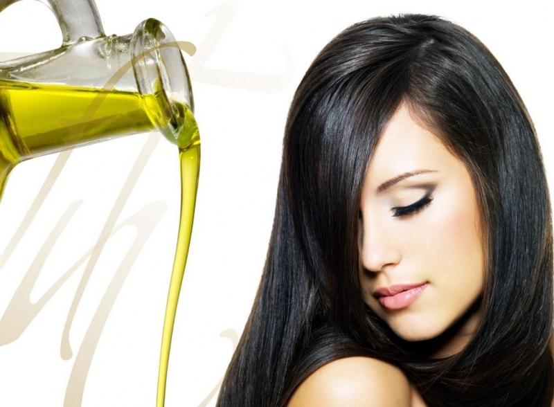 Dùng dầu dừa để  trị gàu và rụng tóc