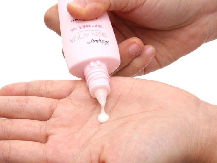 Các bộ phận cơ thể bị khô và nứt nẻ