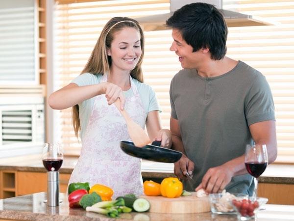Đối xử tốt và biết giữ khoảng cách với bạn gái