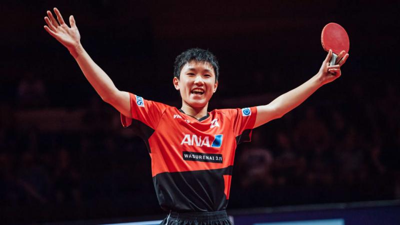 Tay vợt trẻ Harimoto Tomokazu
