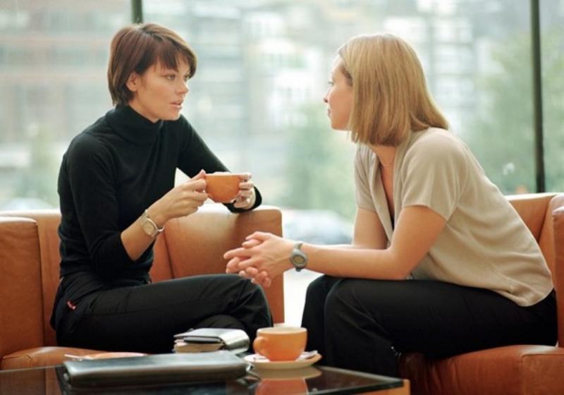 Học cách lắng nghe và khuyến khích người khác nói về họ