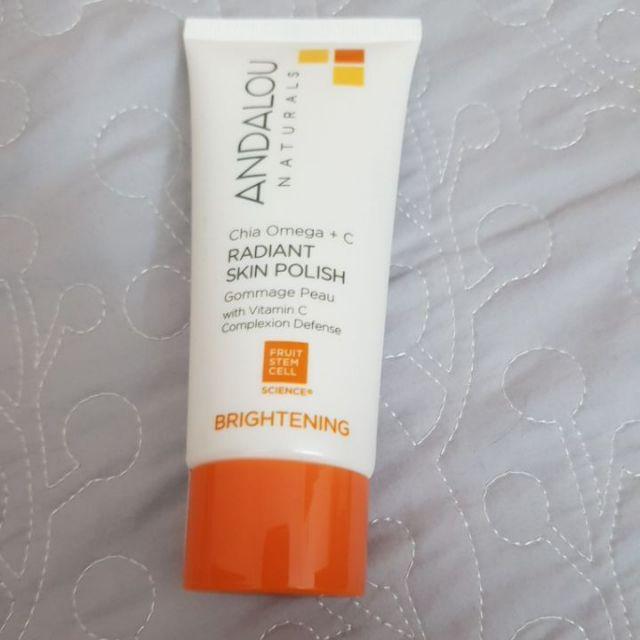 Kem tẩy tế bào chết Andalou Brightening Chia Omega + C Radiant Skin Polish