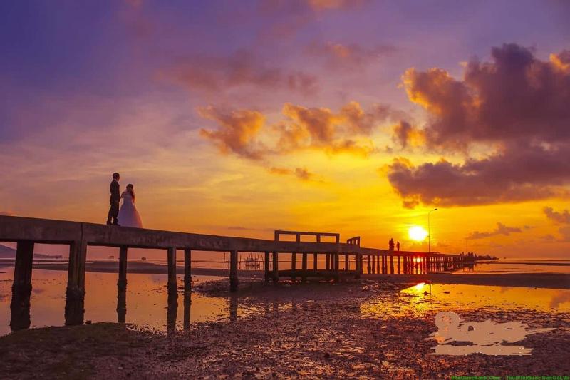 cầu cảng Hàm Ninh