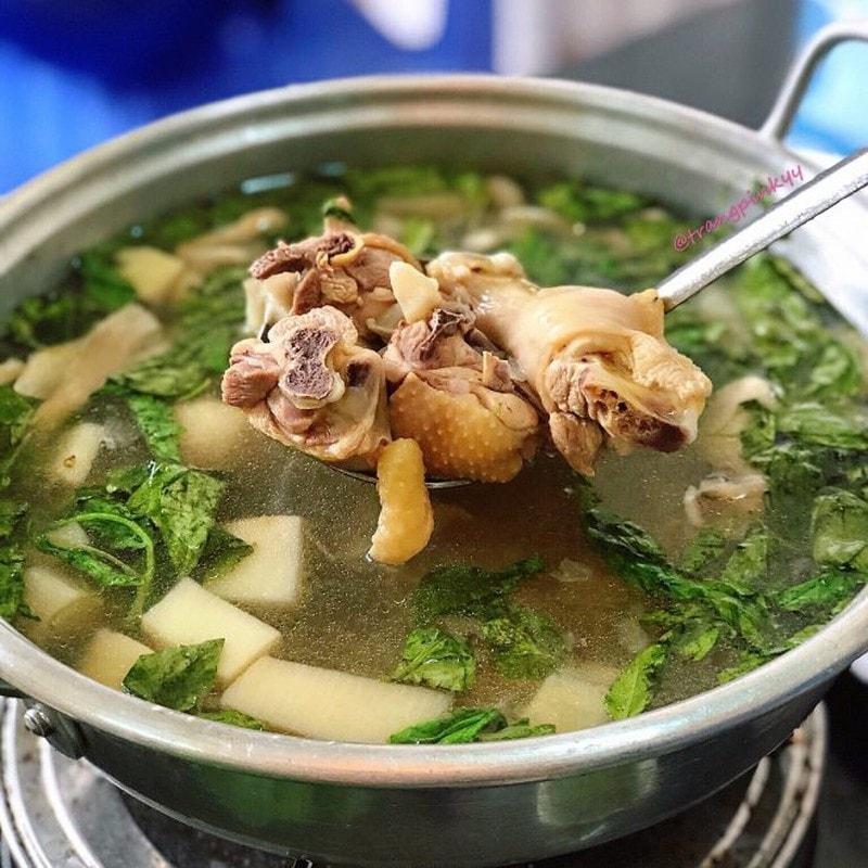 Lẩu Gà Lá É