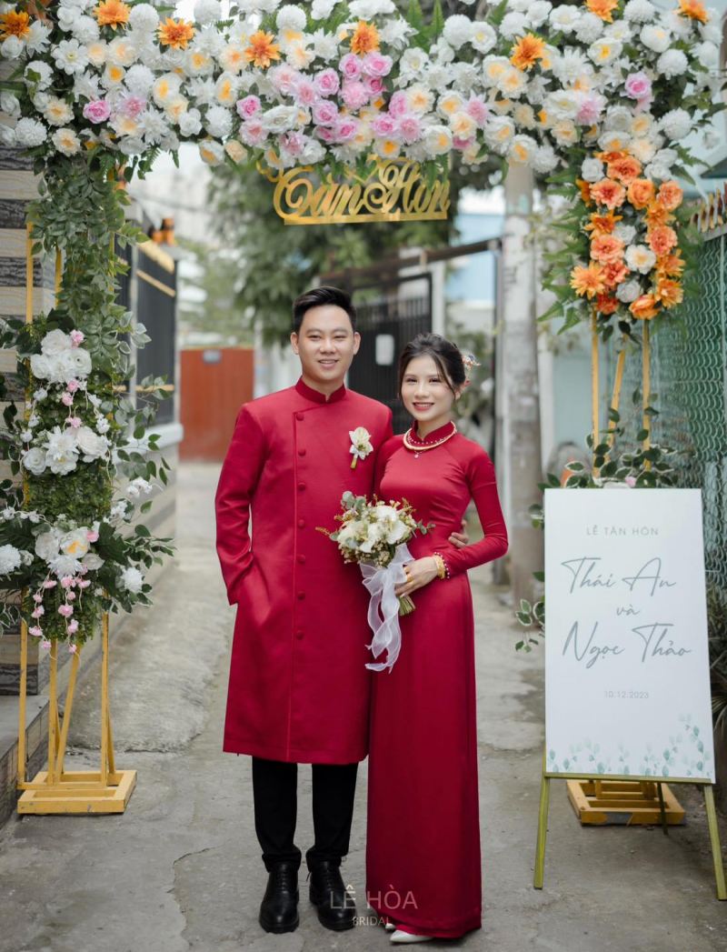 Lê Hoà Bridal