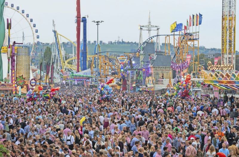 Lễ hội bia Cannstatter Volkfest ở Stuttgart (Đức)