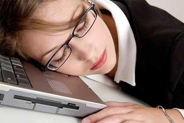 Buồn ngủ cũng là do thiếu nước trong cơ thể