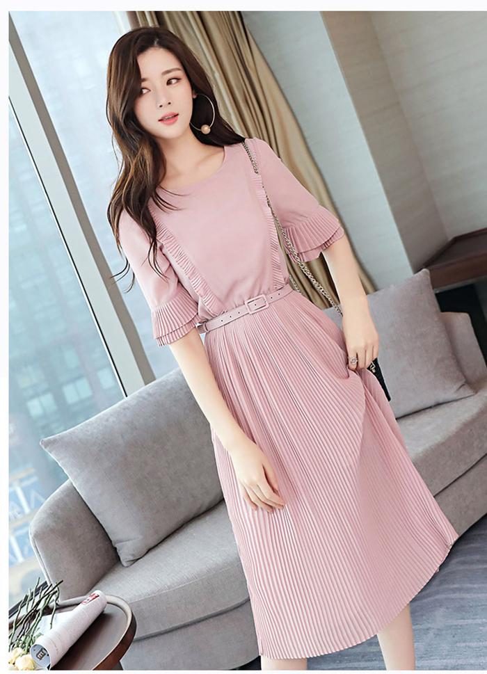 Nên mặc theo chủ đề trang phục