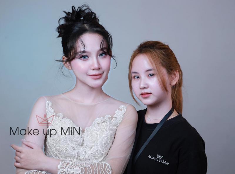 ﻿Make Up Min