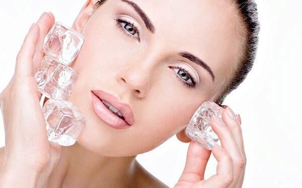 Sử dụng đá lạnh để chữa chảy máu cam tại nhà