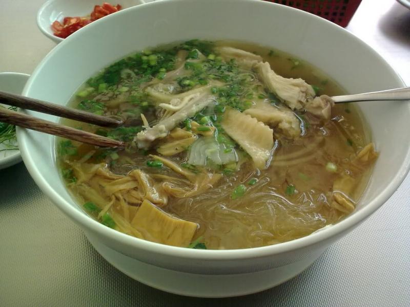 Một bát miến măng gà ngon ấm áp trong ngày Tết