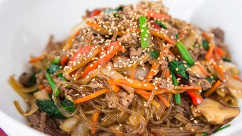 Miến trộn thập cẩm kiểu Hàn Quốc