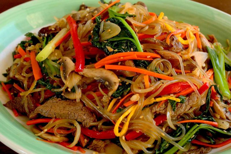 Miến xào thịt gà bắp cải