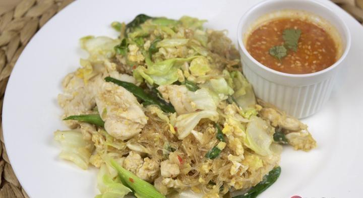 Miến xào thịt gà bắp cải