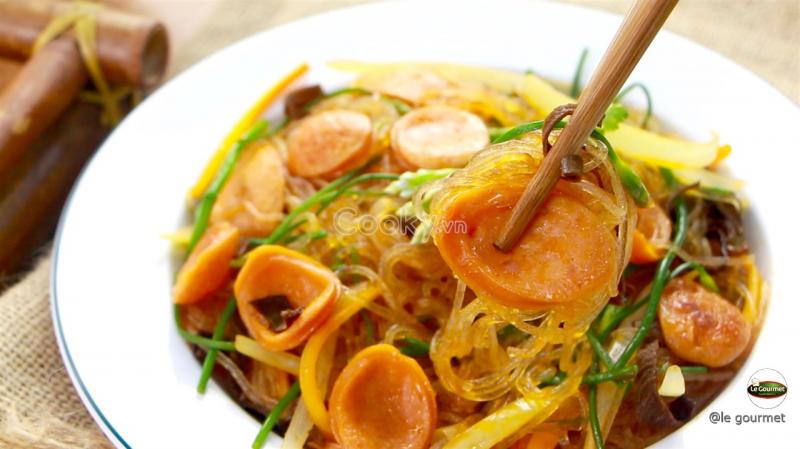 Miến xào xúc xích vườn bia
