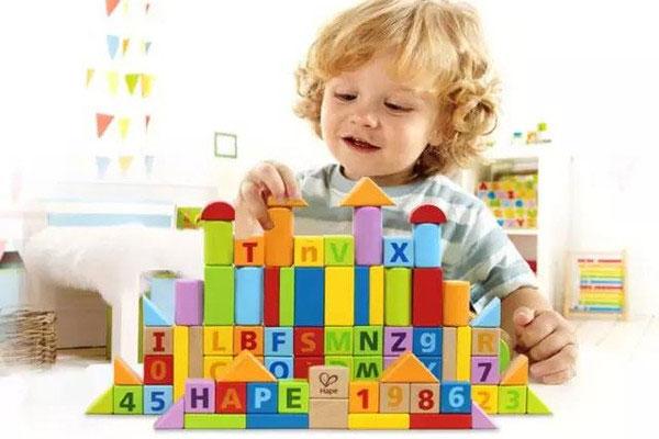 Dạy trẻ kết hợp học và chơi