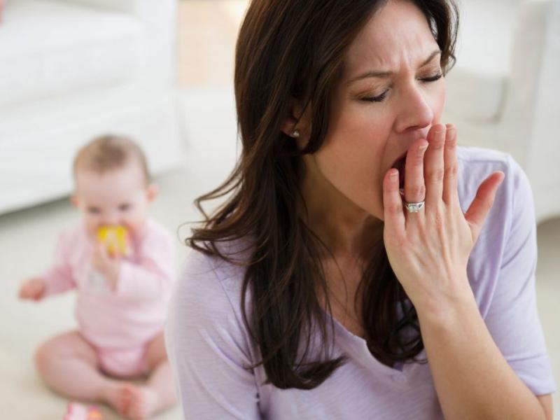 Mẹ sau sinh thường xuyên bị thiếu ngủ
