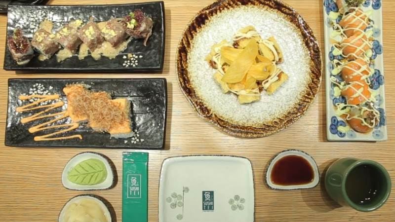 Sushi xoài cá hồi mềm mọng