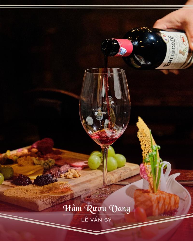 Nhà Hàng Xuân Phương - Hầm Rượu Vang Lê Văn Sỹ