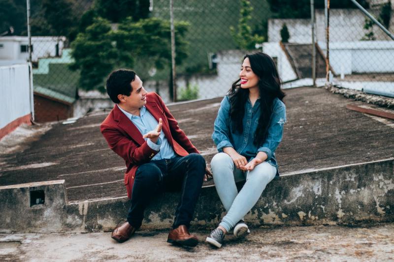 Bằng cách này hay cách khác, bạn có thể giữ củng cố mối liên hệ giữa hai người bằng cách làm như vậy trong những cách cá nhân như qua e-mail, văn bản hoặc phương tiện truyền thông xã hội, và không nhất thiết phải qua điện thoại hay gặp mặt.﻿