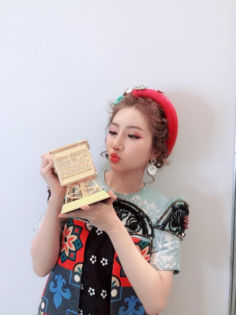 Orange vui mừng khi nhận được cup