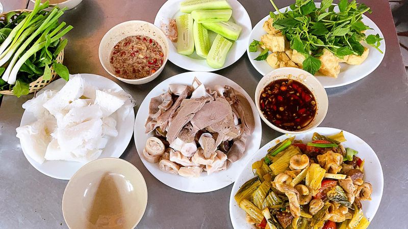 ﻿﻿Quán lòng Bà Tình - Chợ Đuổi