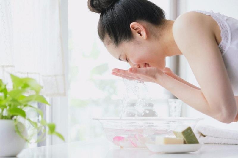 Rửa mặt sạch