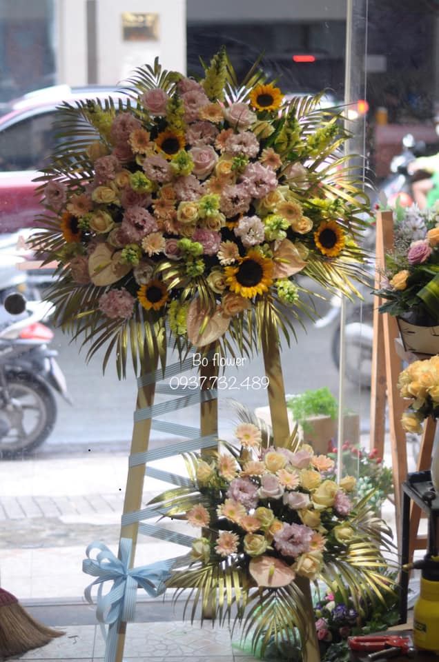 Hoa kệ chúc mừng